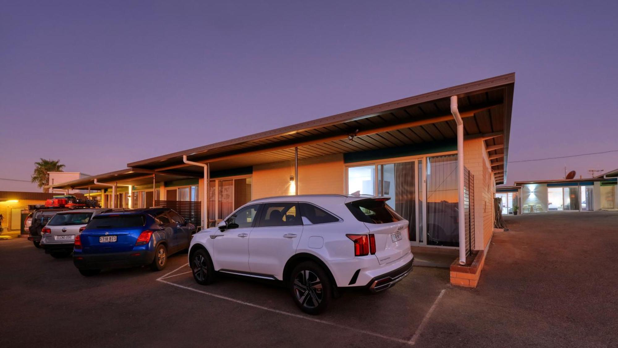 Hilltop Motel Broken Hill Exterior photo