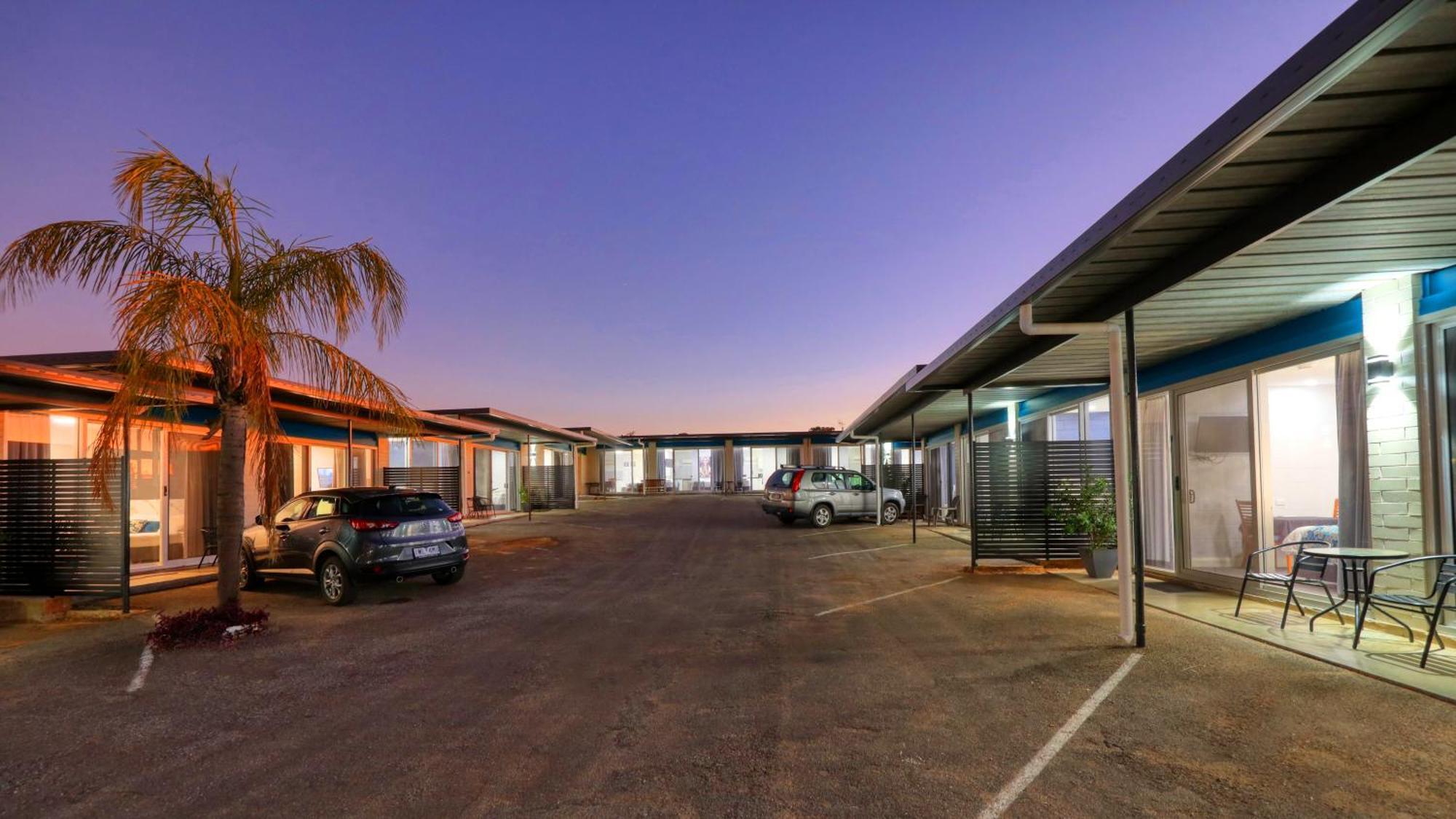 Hilltop Motel Broken Hill Exterior photo