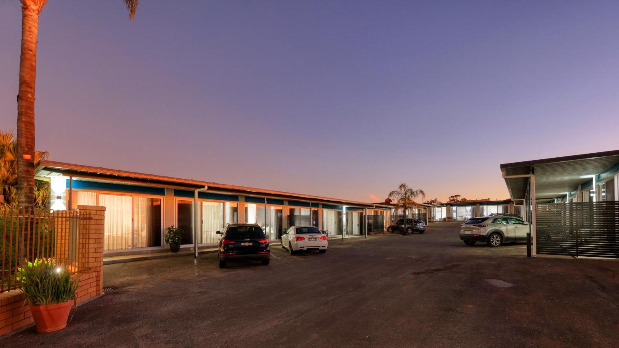 Hilltop Motel Broken Hill Exterior photo